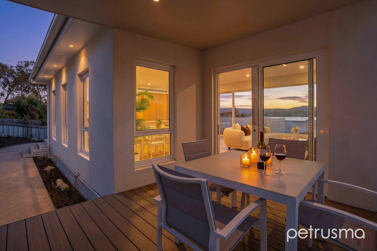 Additional image 30 of 1/107 Derwent Avenue, Lindisfarne TAS 7015