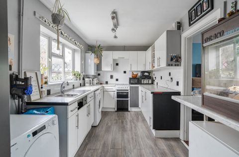Thurlestone Gardens, Reading, Berkshire RG2