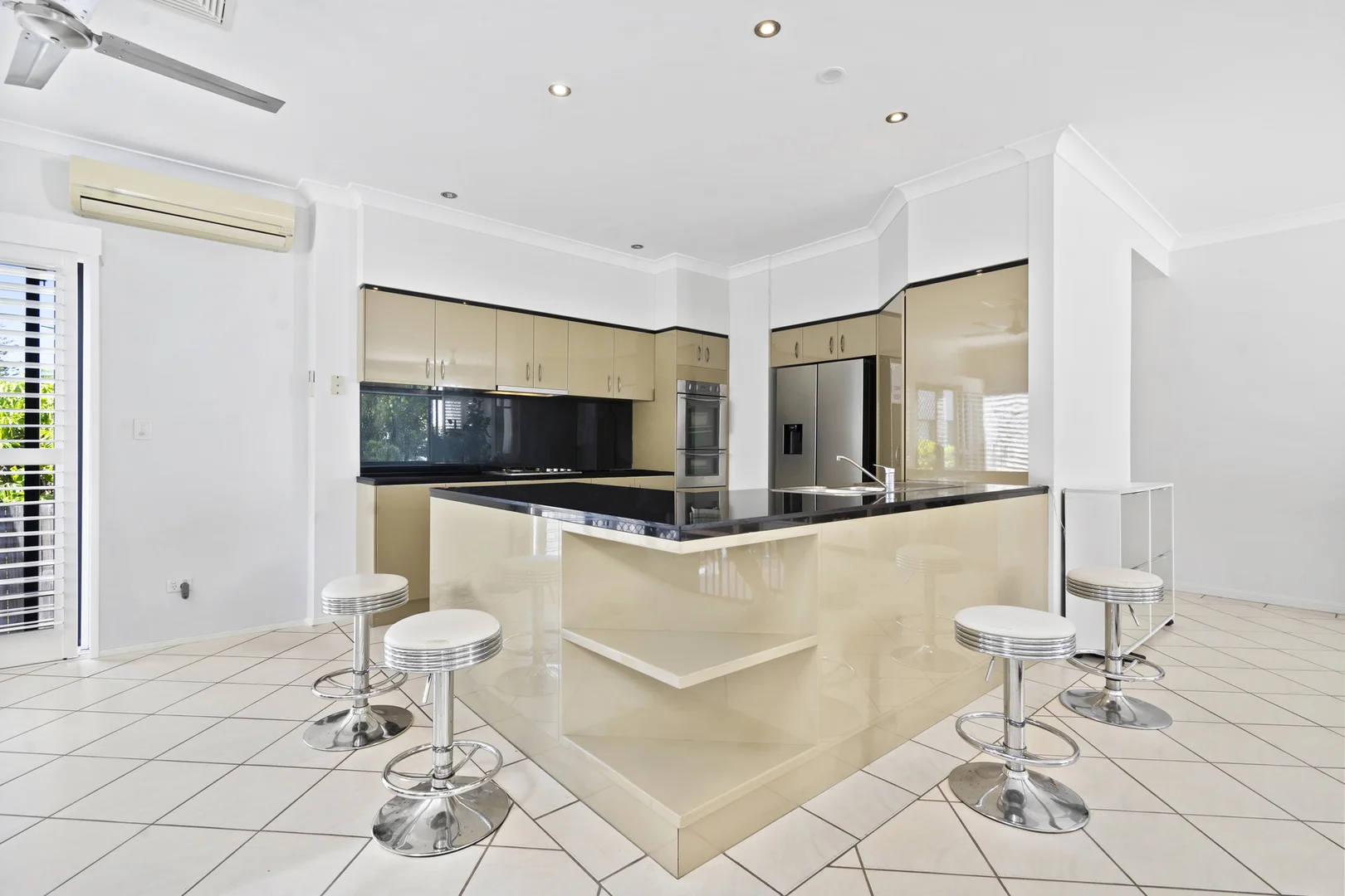 Additional image 7 of 1/18 Ocean Street, Runaway Bay QLD 4216