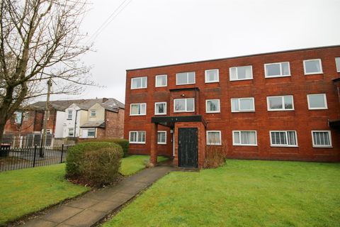 Greenside Court, Monton M30
