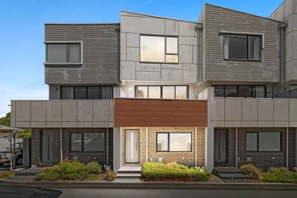 8 Aviary Grove, Thornbury VIC 3071