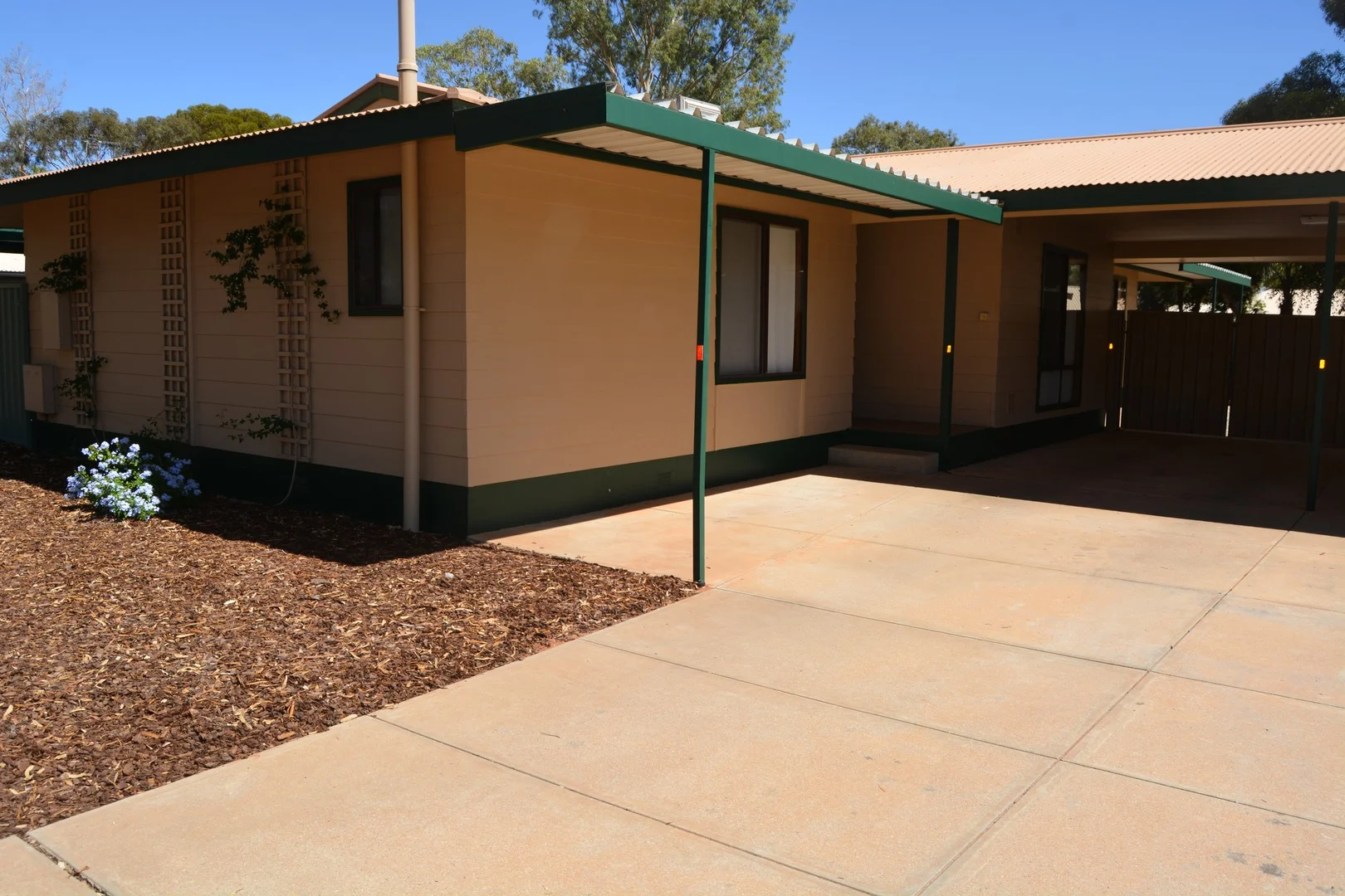 7 Nyaroo Ct, Roxby Downs SA 5725