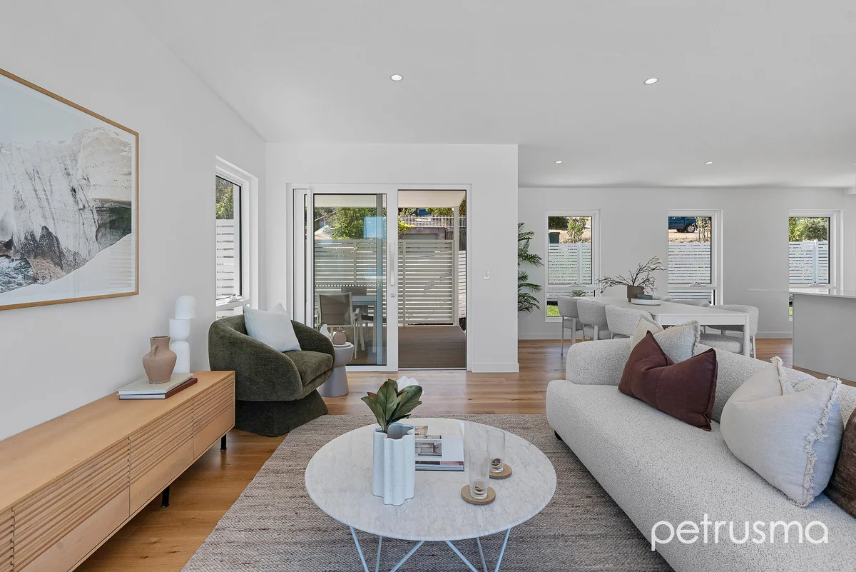 Additional image 4 of 1/107 Derwent Avenue, Lindisfarne TAS 7015