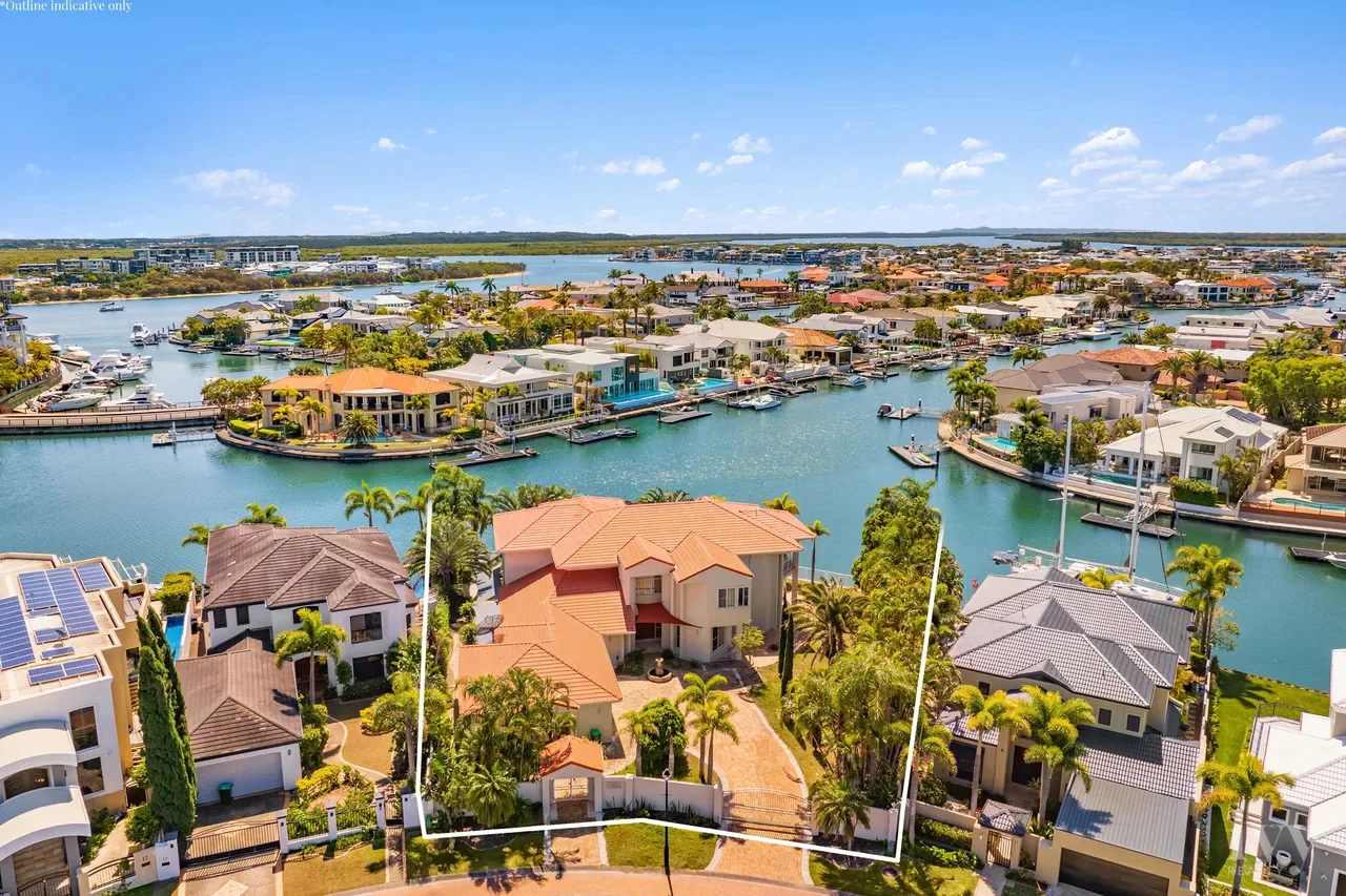 11-13 Queen Guineveres Place, Sovereign Islands QLD 4216