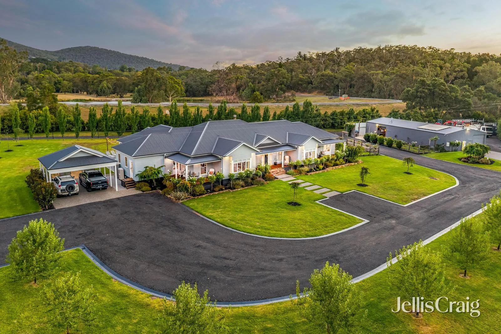 10 Chandlers Lane, Kilsyth South VIC 3137