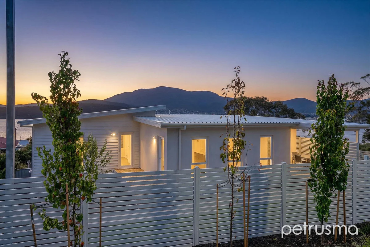 Additional image 28 of 1/107 Derwent Avenue, Lindisfarne TAS 7015