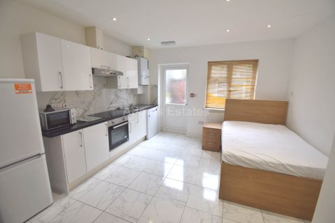 Upper Crown Street, Reading RG1, Studio to rent