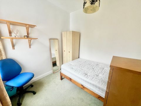 Room 4, Sir Thomas Whites Road, Coventry CV5, Room to rent