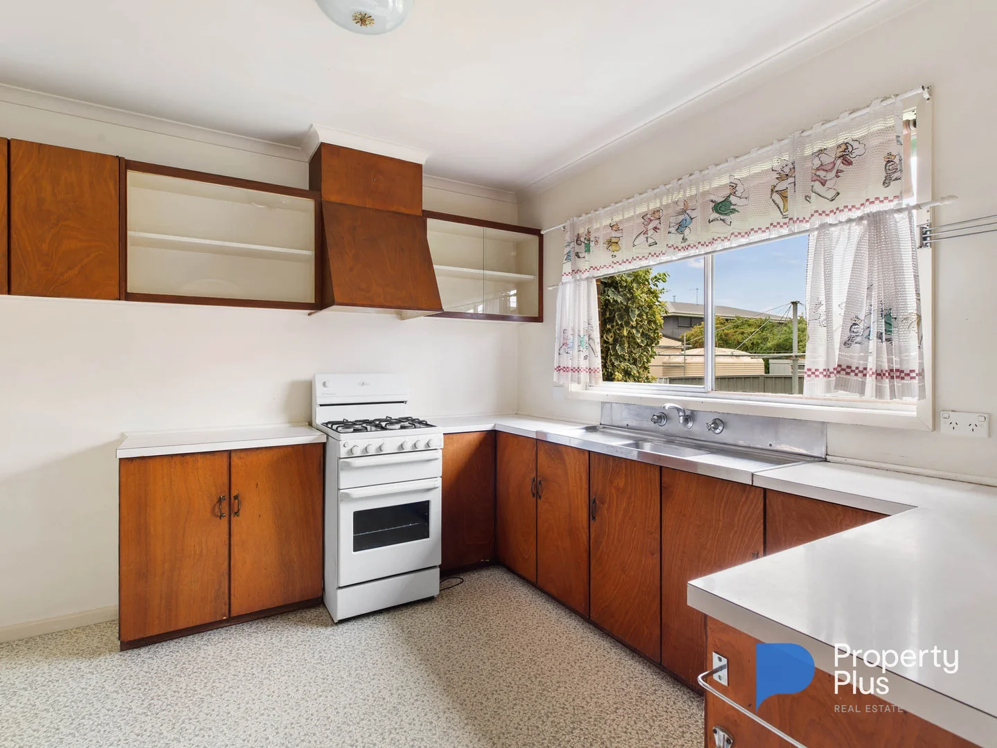 Additional image 2 of 2/28 Neale Street, Kennington VIC 3550