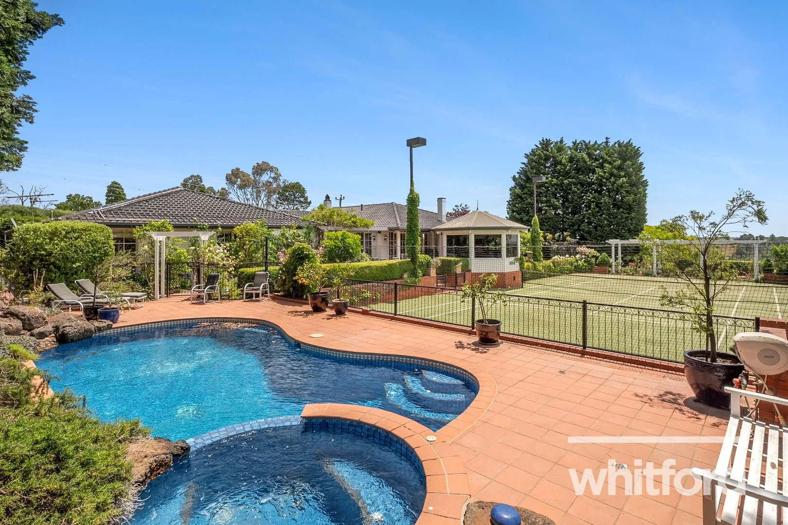 16 Cannes Court, Highton VIC 3216