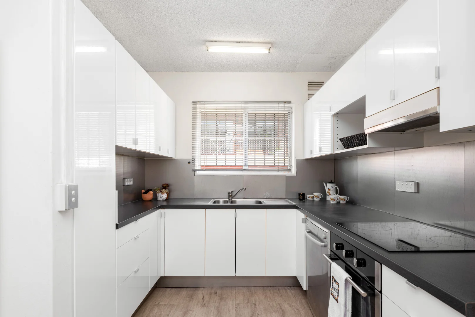 Additional image 4 of 2/302 Cavendish Road, Coorparoo QLD 4151