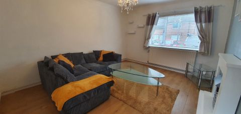 Charminster Drive, Coventry CV3