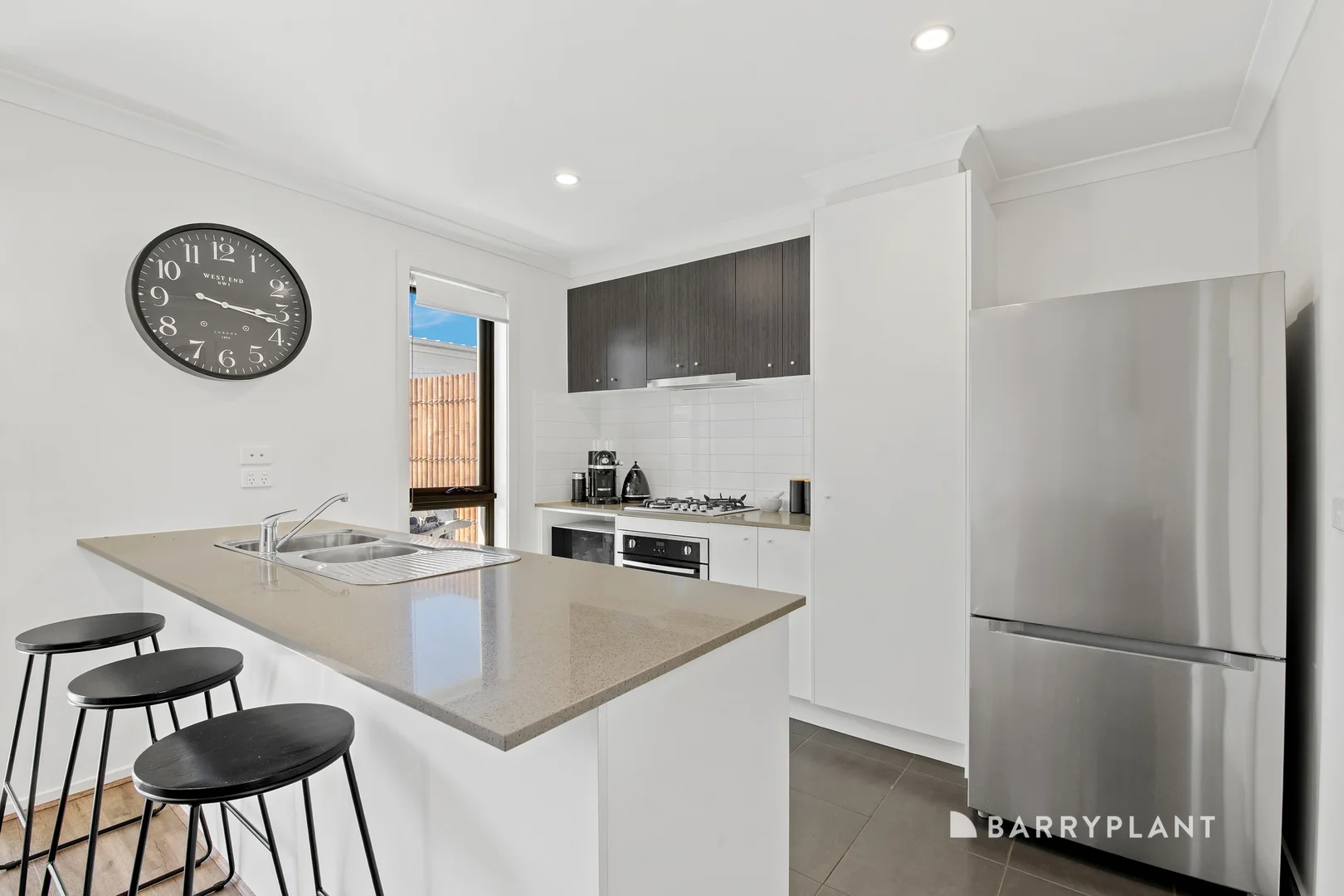 4 Wando Walk, Wollert VIC 3750 photo 4
