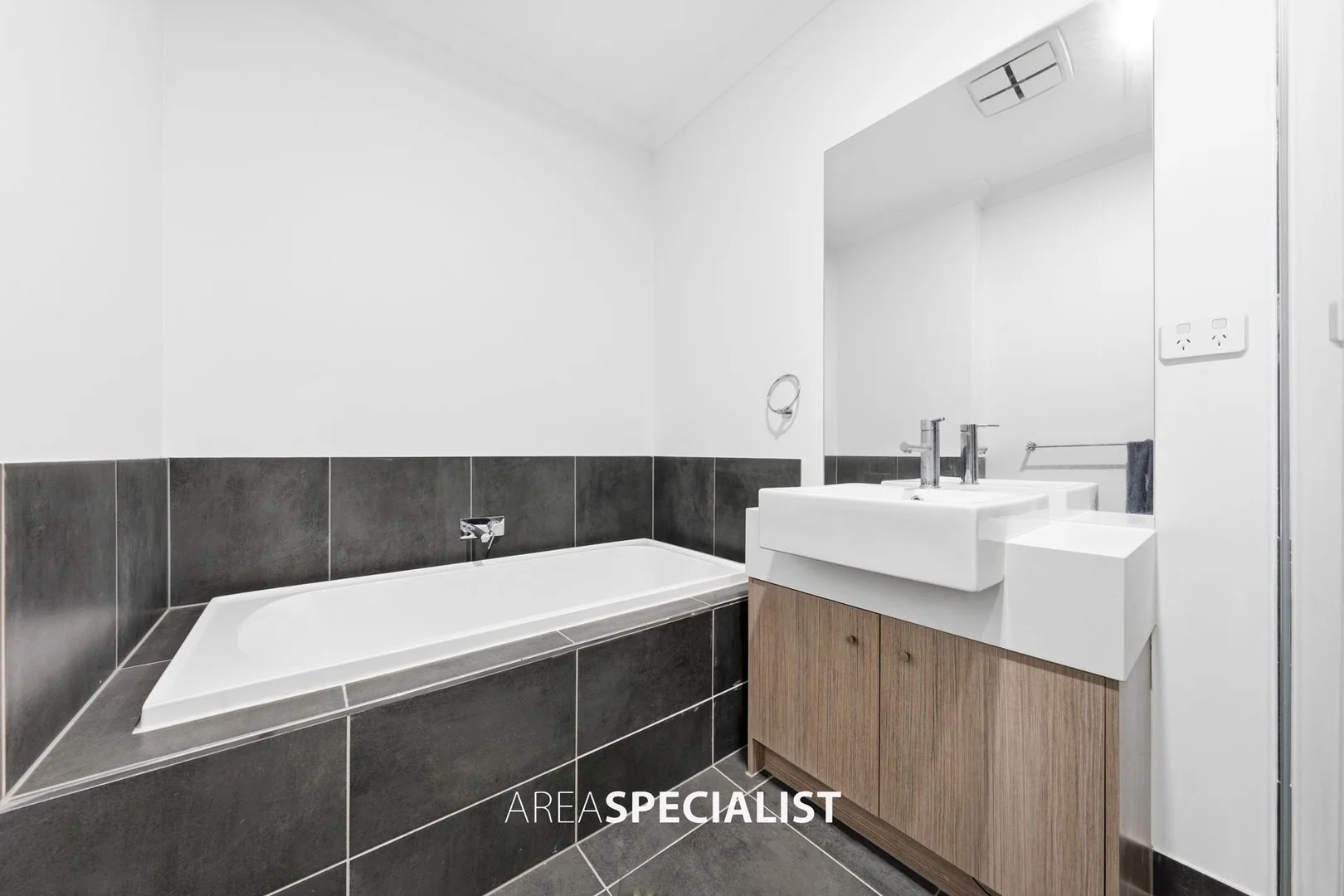Additional image 2 of 24 Patrobas Loop, Cranbourne East VIC 3977