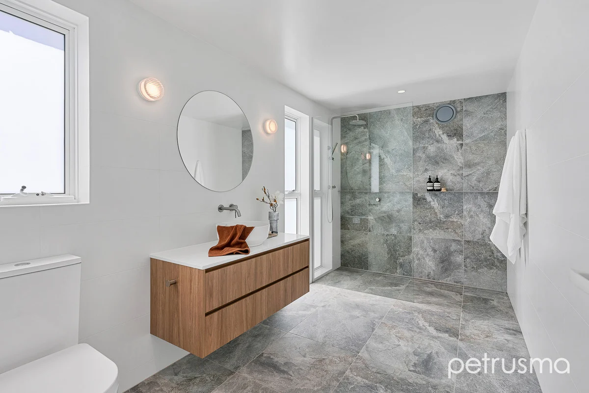 Additional image 26 of 3/107 Derwent Avenue, Lindisfarne TAS 7015