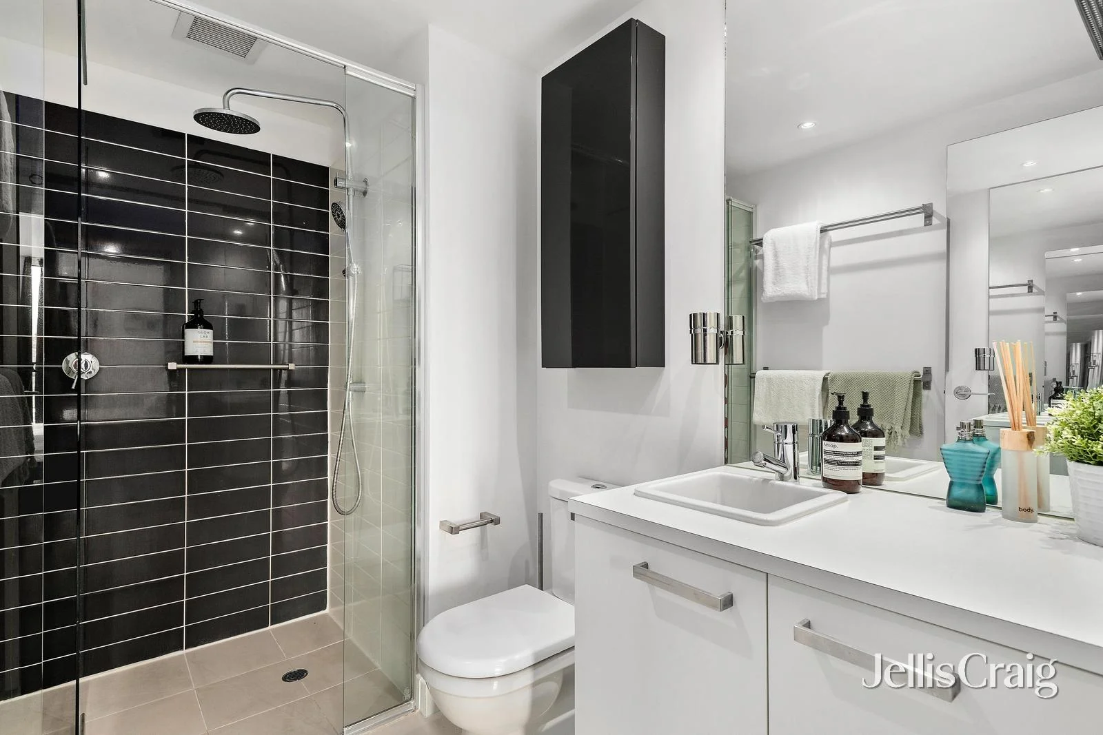 Additional image 11 of 302/159 Beach Street, Port Melbourne VIC 3207