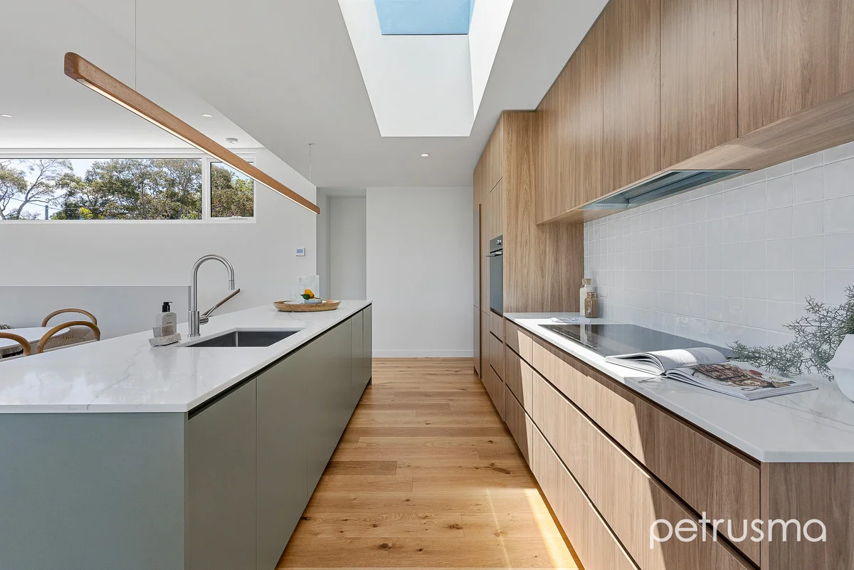 Additional image 10 of 3/107 Derwent Avenue, Lindisfarne TAS 7015