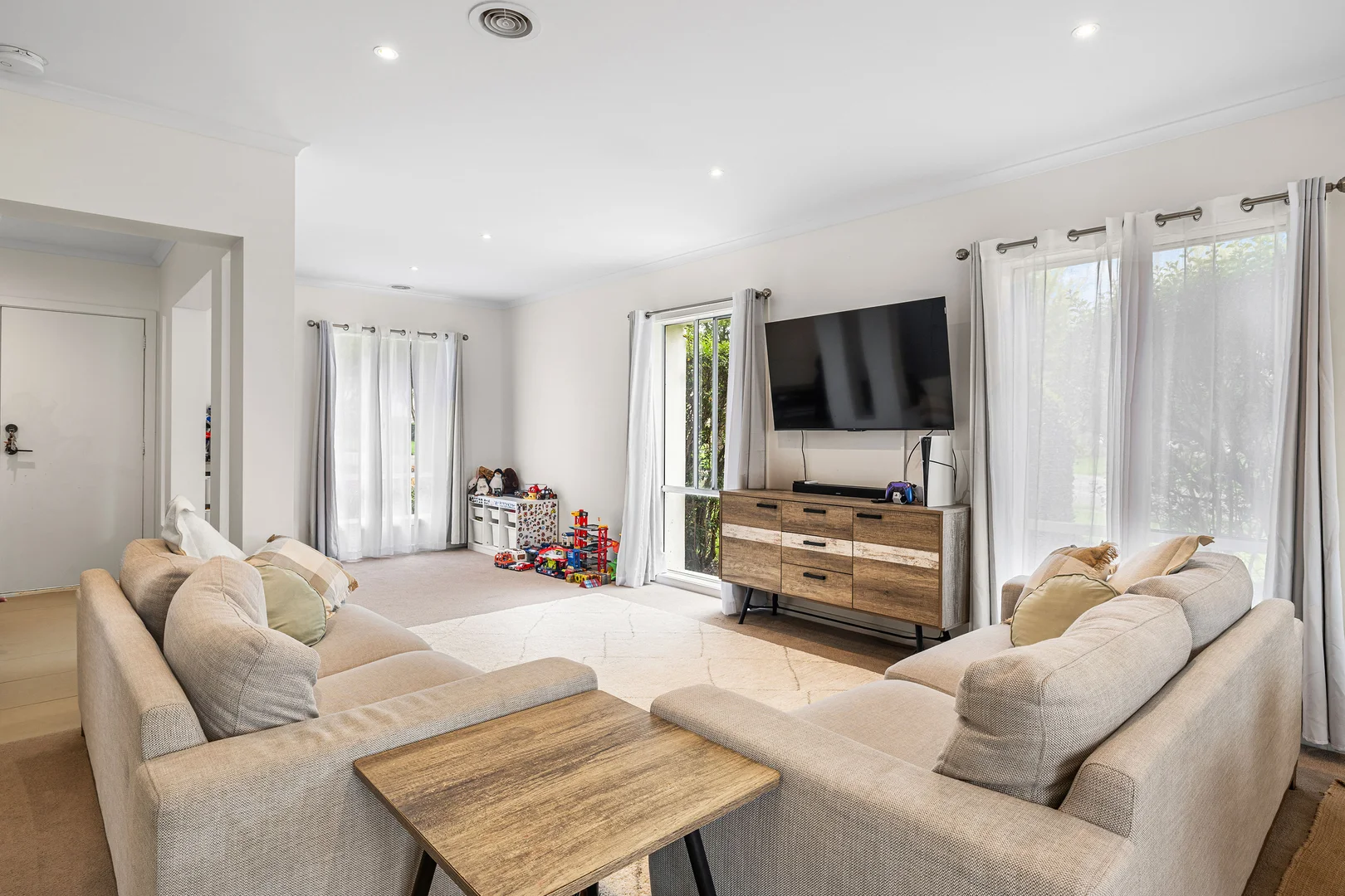 Additional image 3 of 90 Sovereign Manors Crescent, Rowville VIC 3178