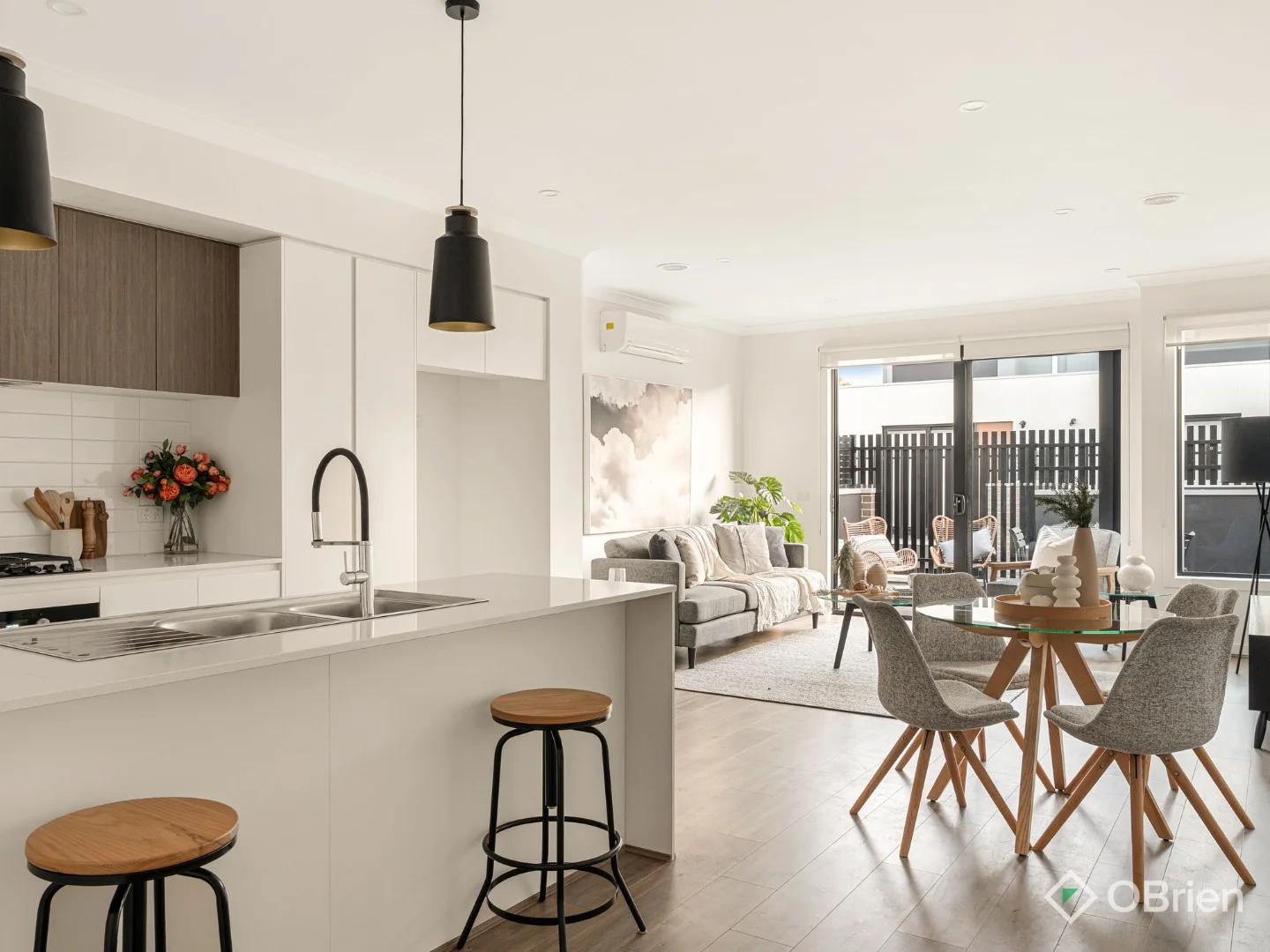 16 Wallagoot Walk, Carrum Downs VIC 3201