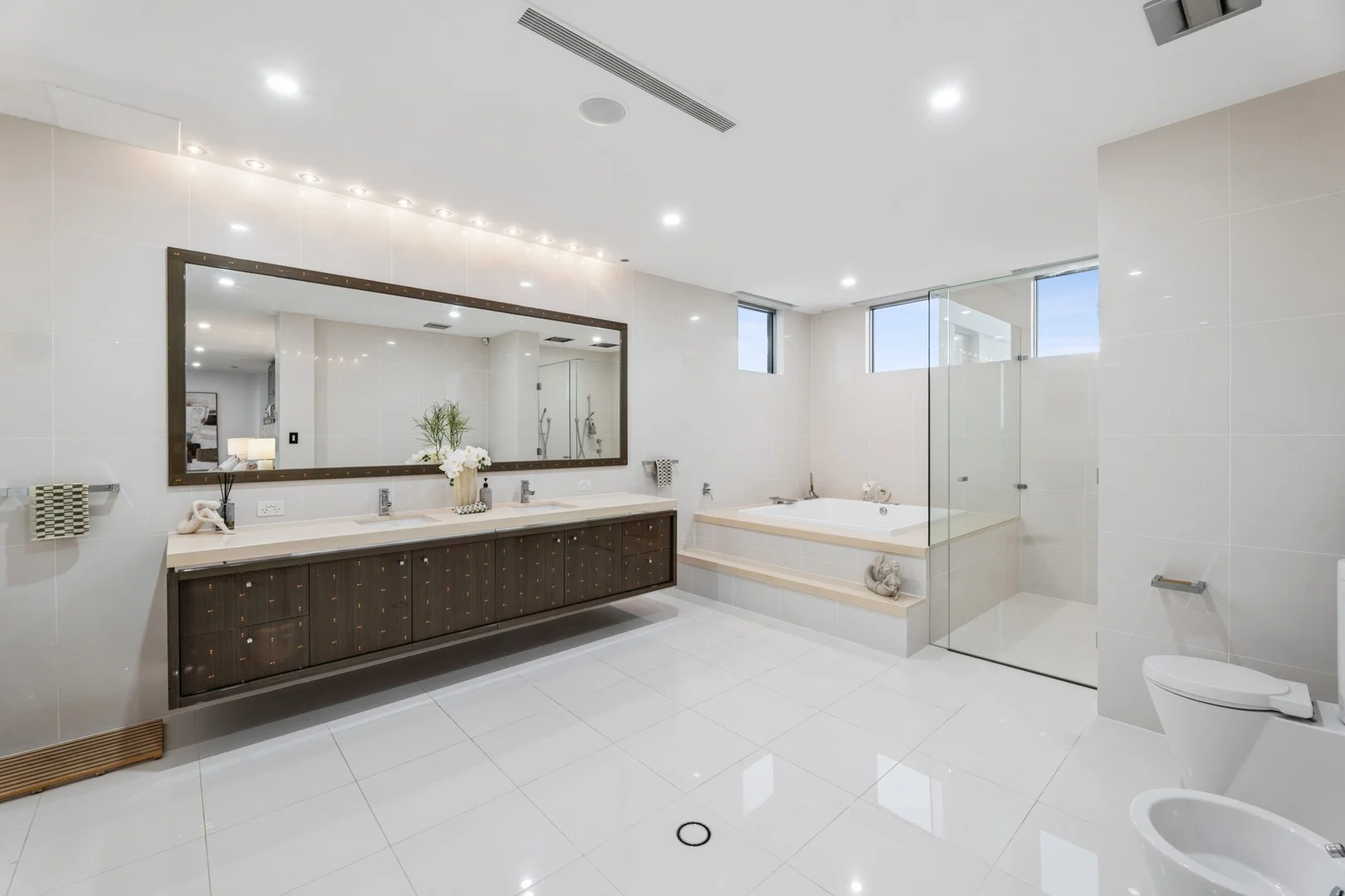 Additional image 19 of 46-48 Royal Albert Crescent, Sovereign Islands QLD 4216