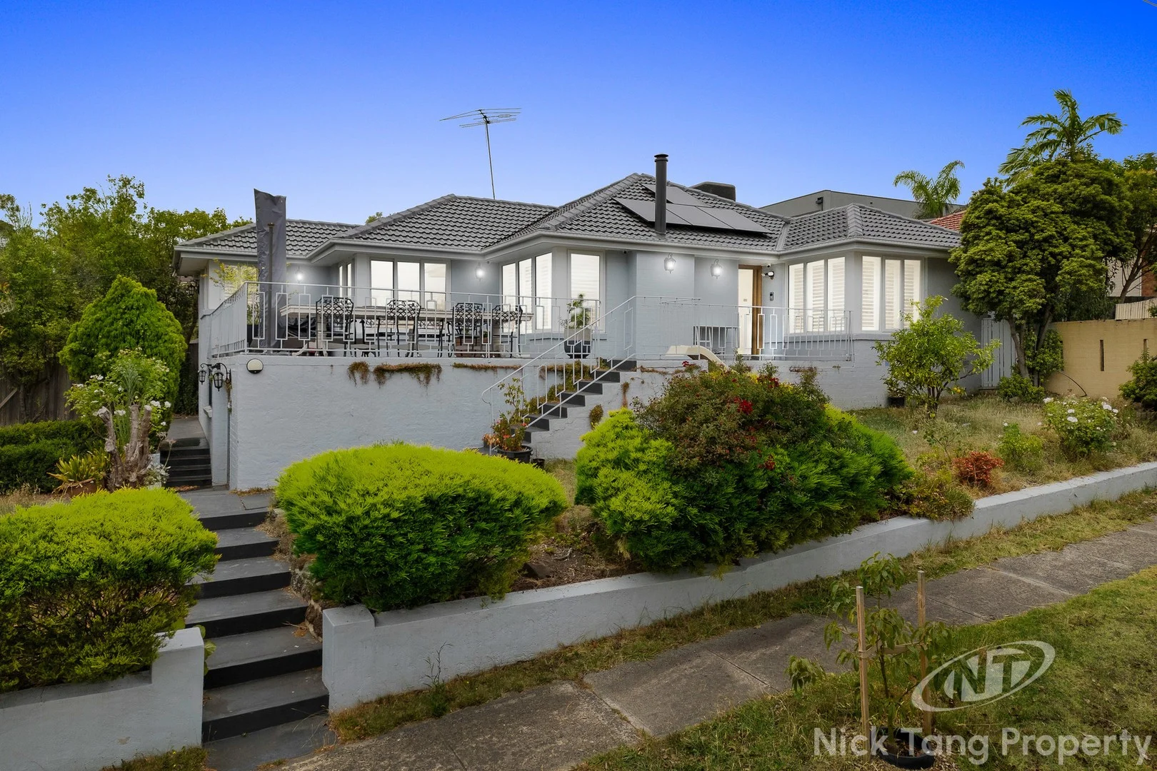 8 Bryson Grove, Templestowe Lower VIC 3107