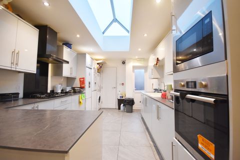 Room 1 Of 5, Marlborough Road, Coventry CV2, Room to rent