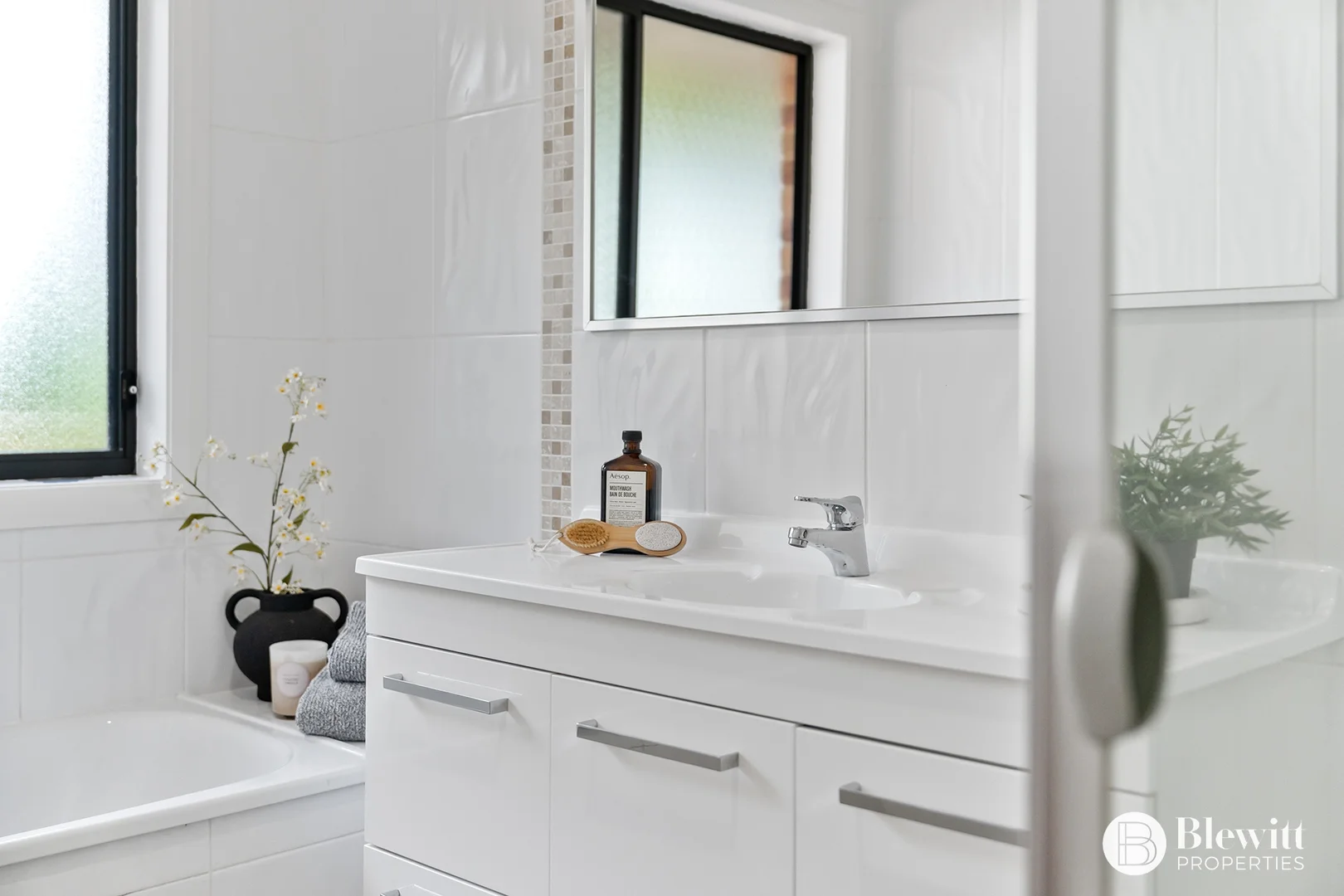 Additional image 29 of 28 Stringybark Drive, Jerrabomberra NSW 2619