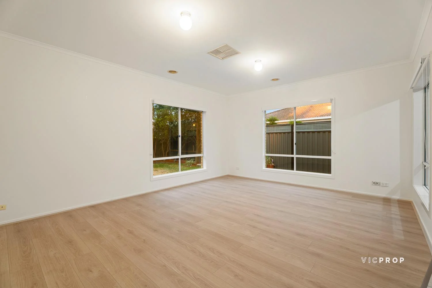 Additional image 10 of 2 Friarbird Court, Point Cook VIC 3030