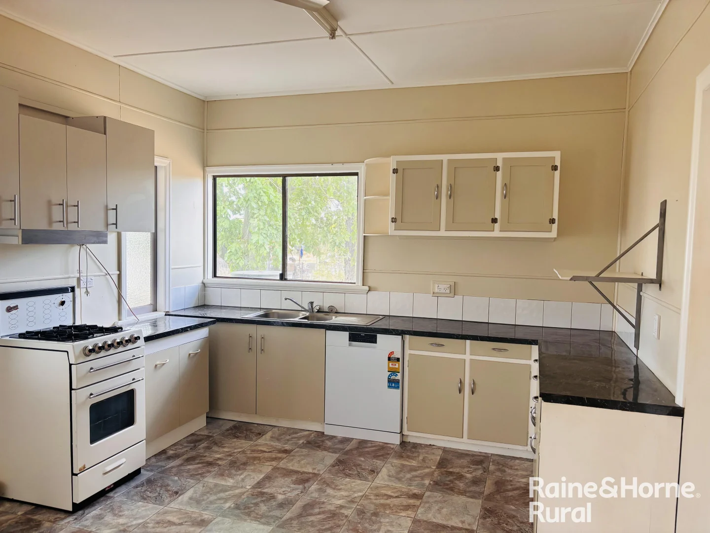 Additional image 3 of 31 Russell Street, Wallumbilla QLD 4428