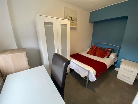 Ensuite 3, The Mount, Cheylesmore, Coventry CV3, Room to rent