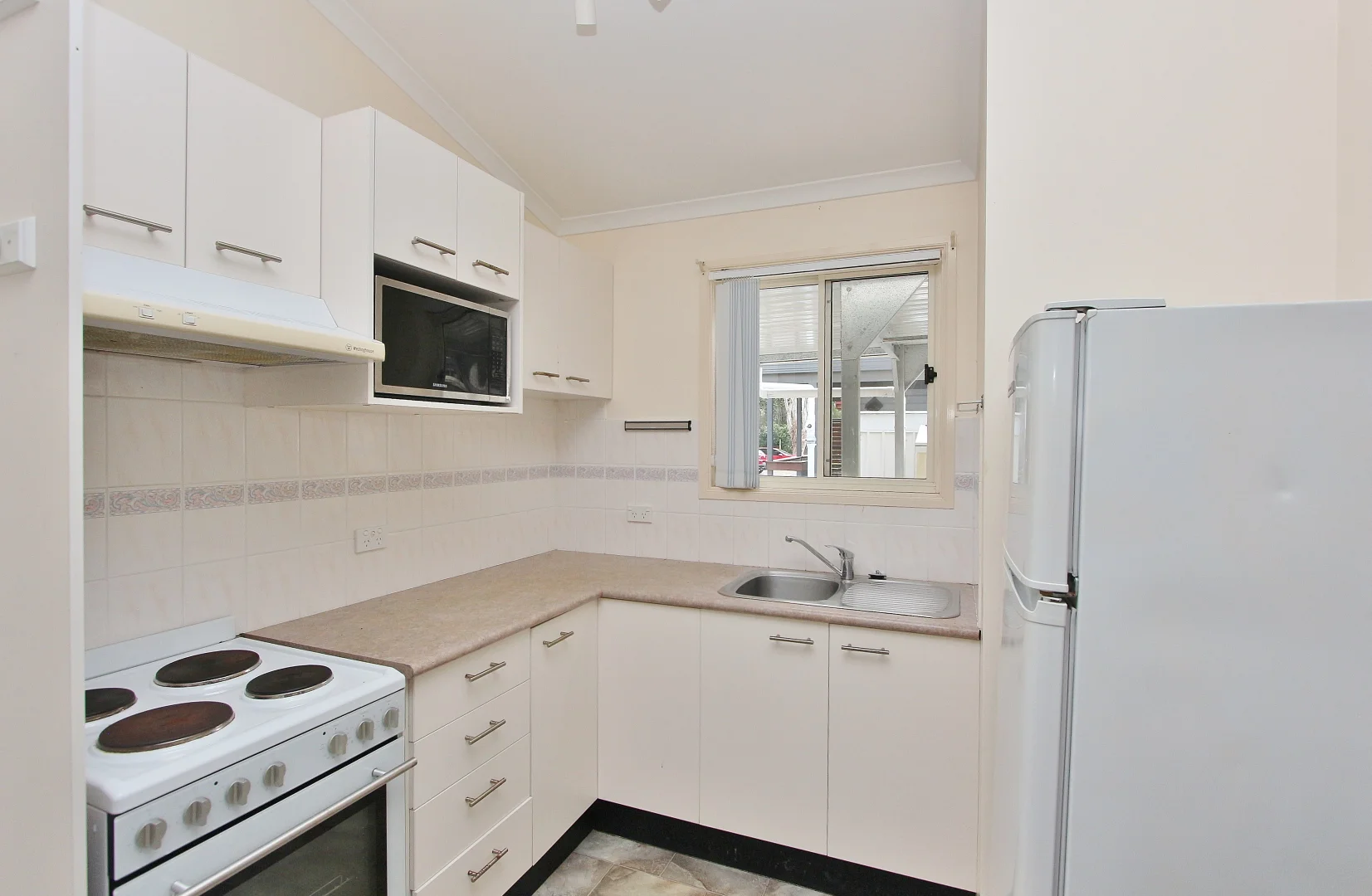 Additional image 3 of 2/2 Arnott Street, Laurieton NSW 2443