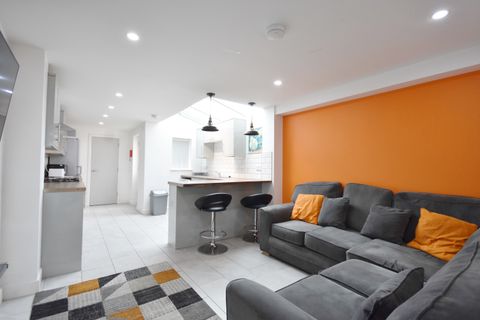 Room 1 Of 5, St. Margaret Road, Coventry CV1, Room to rent