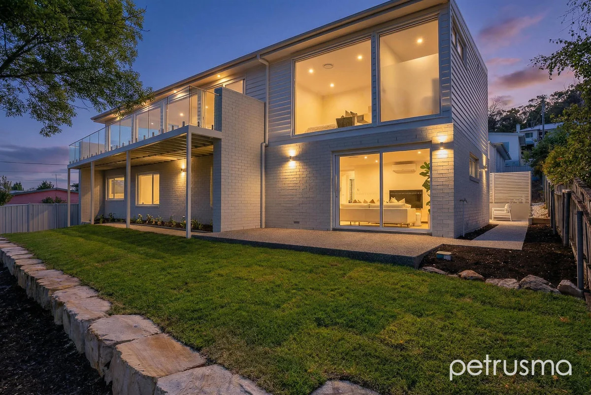 Additional image 33 of 3/107 Derwent Avenue, Lindisfarne TAS 7015