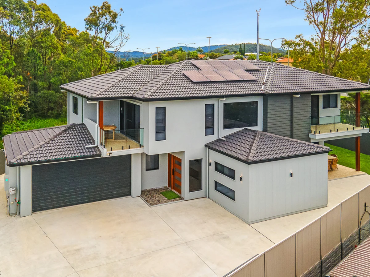 1A Manra Way, Pacific Pines QLD 4211