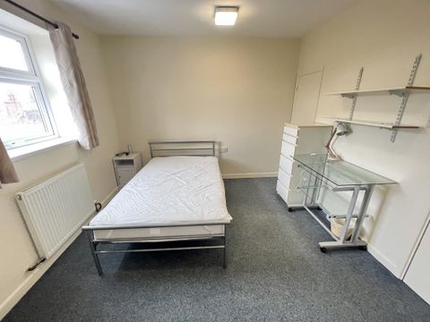 Holyhead Road, Room 10, Coventry CV1 3Ad, Room to rent