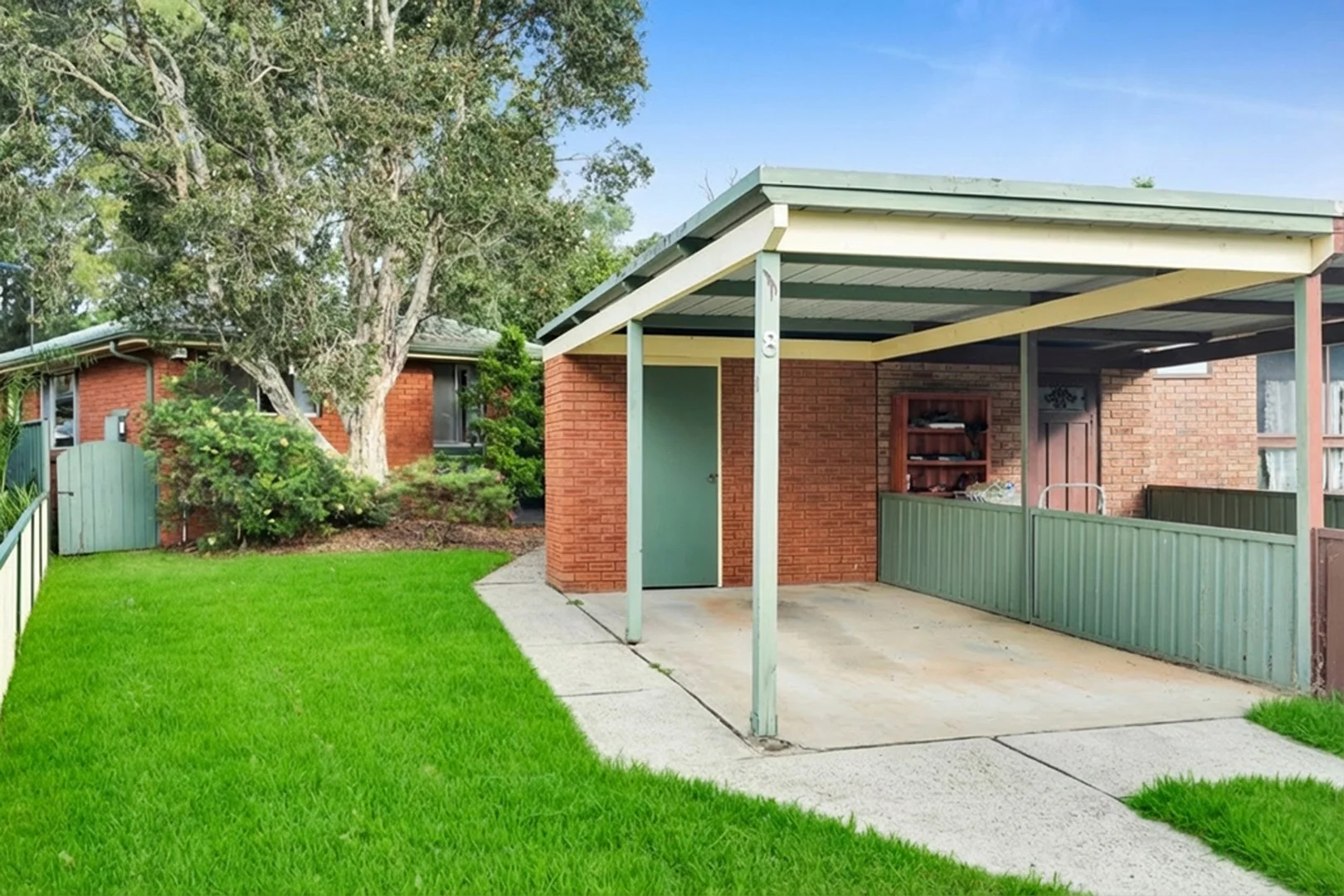 8 Daphne Place, Macquarie Fields NSW 2564