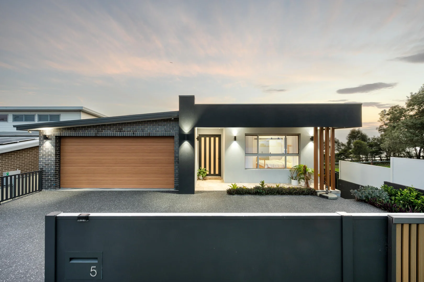 Additional image 3 of 5 Northcliffe Drive, Lake Heights NSW 2502