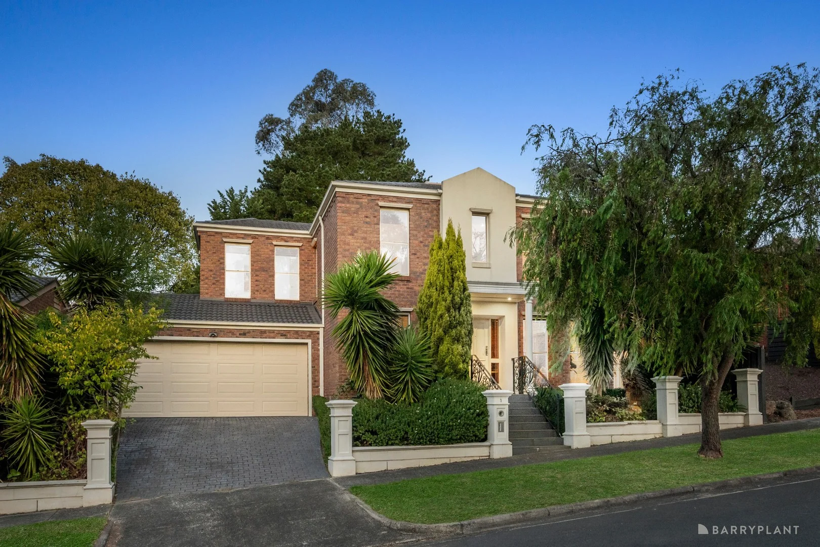 1 Pine Hill Drive, Doncaster East VIC 3109