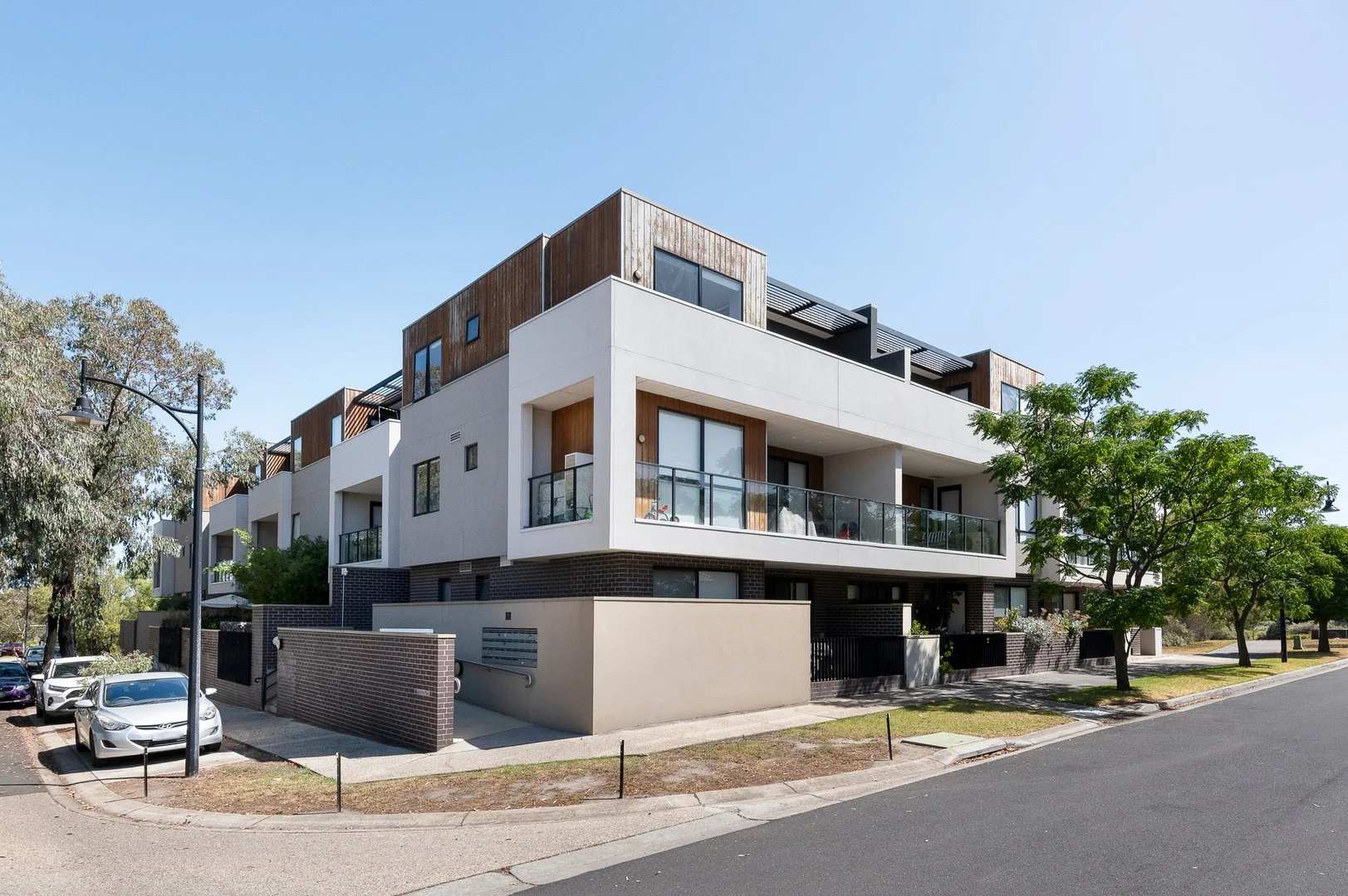 31/2-10 Monckton Place, Caroline Springs VIC 3023