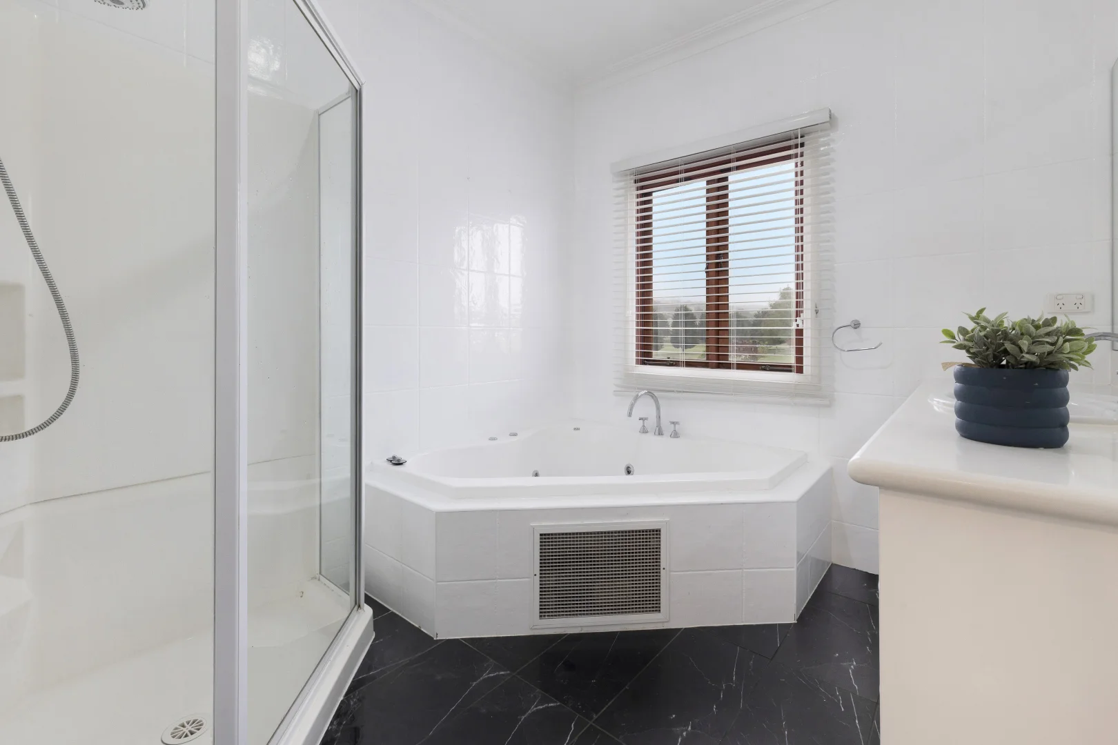 Additional image 21 of 4 Lakeview Close, Hidden Valley VIC 3756