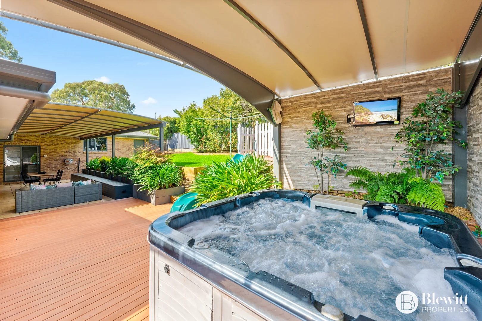 Additional image 34 of 28 Stringybark Drive, Jerrabomberra NSW 2619