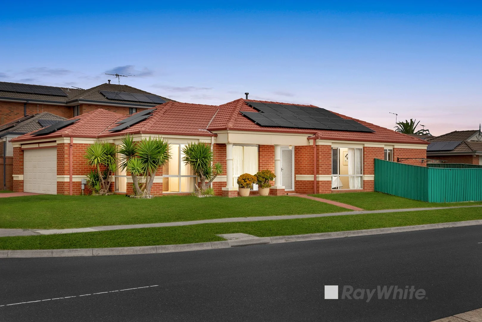 1 Lansbury Drive, Narre Warren South VIC 3805
