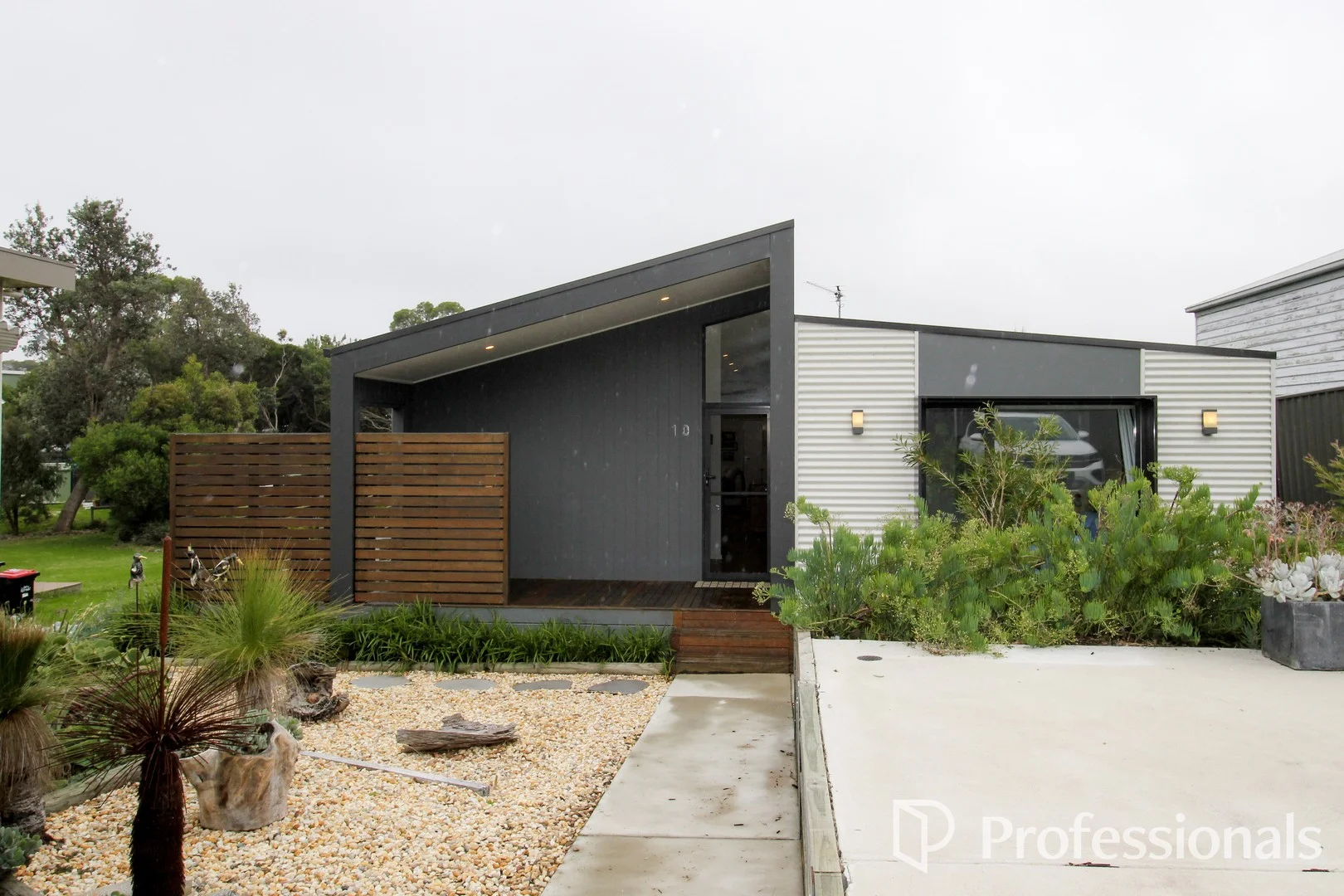 10 Marina Drive, Loch Sport VIC 3851