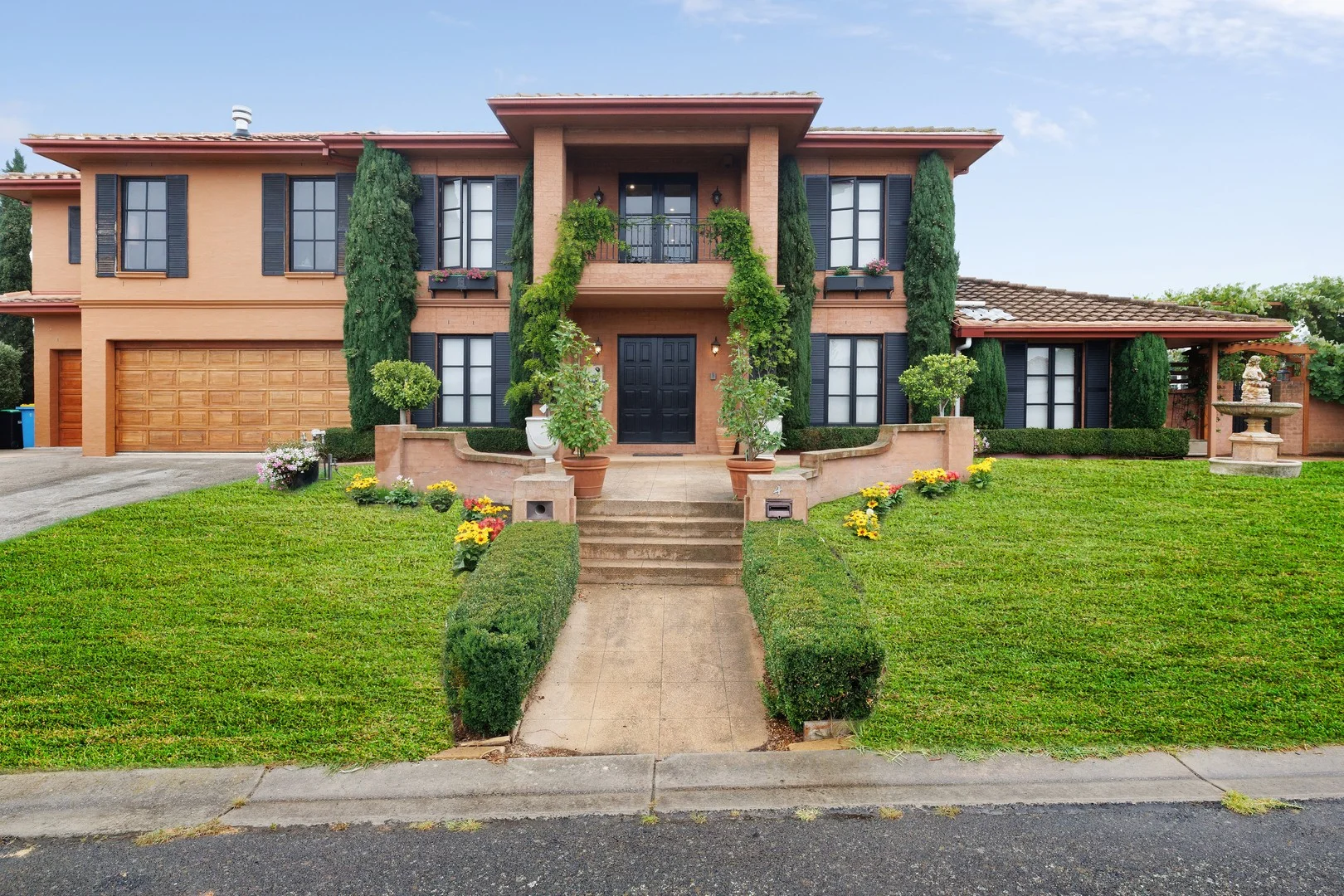 4 Lakeview Close, Hidden Valley VIC 3756