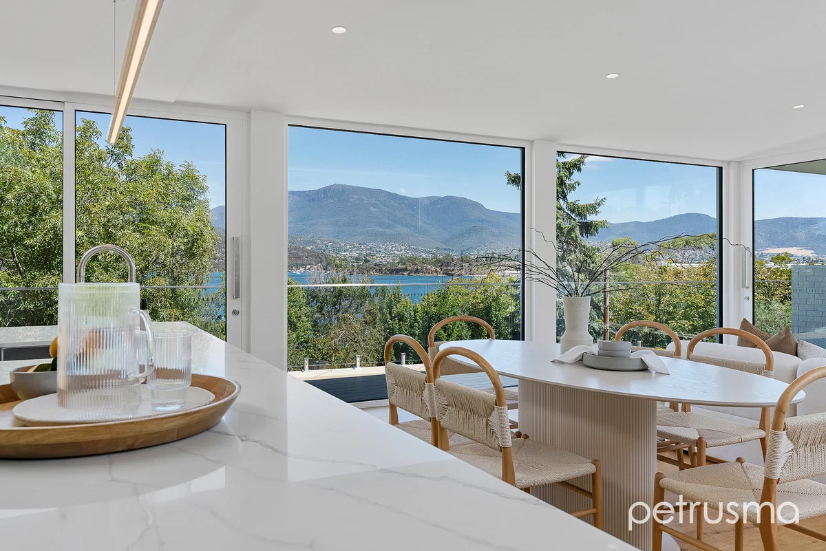 Additional image 4 of 3/107 Derwent Avenue, Lindisfarne TAS 7015