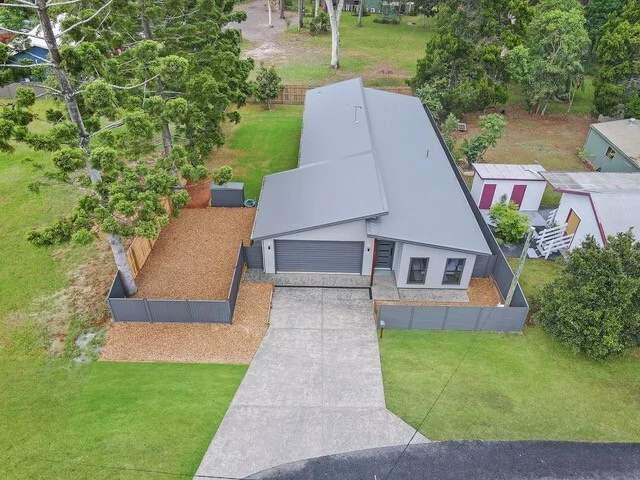 25 Betty St, Macleay Island QLD 4184