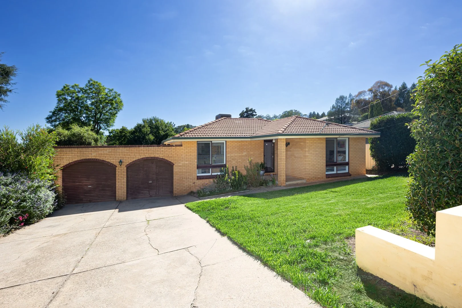 99 Leavenworth Drive, Mount Austin NSW 2650