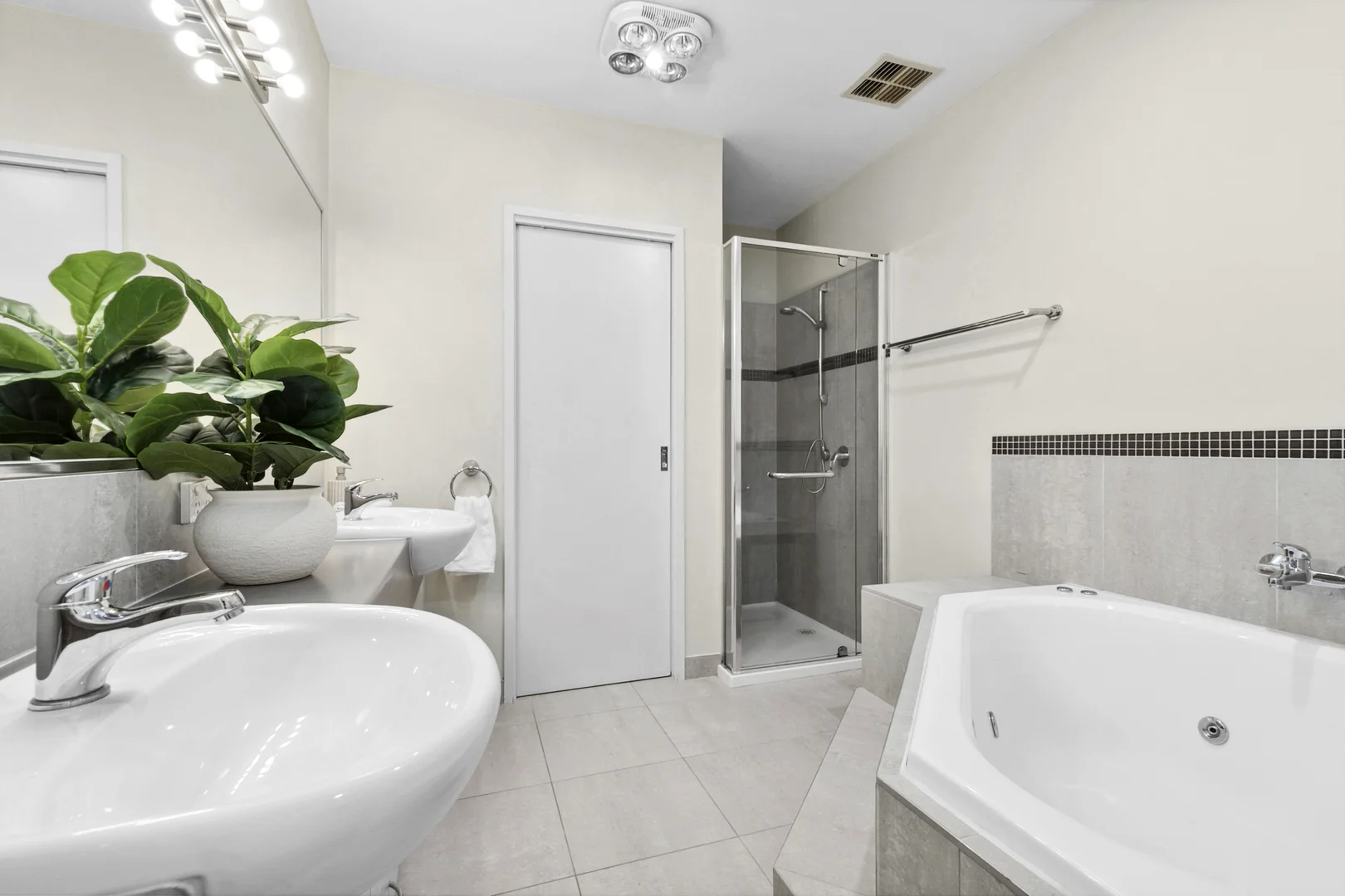 Additional image 7 of 2/61 Austin Street, Newtown VIC 3220