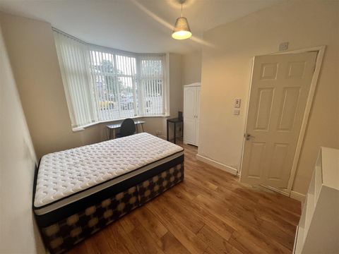 Ensuite 1, Hearsall Lane, Chapelfields, Coventry CV5, Room to rent