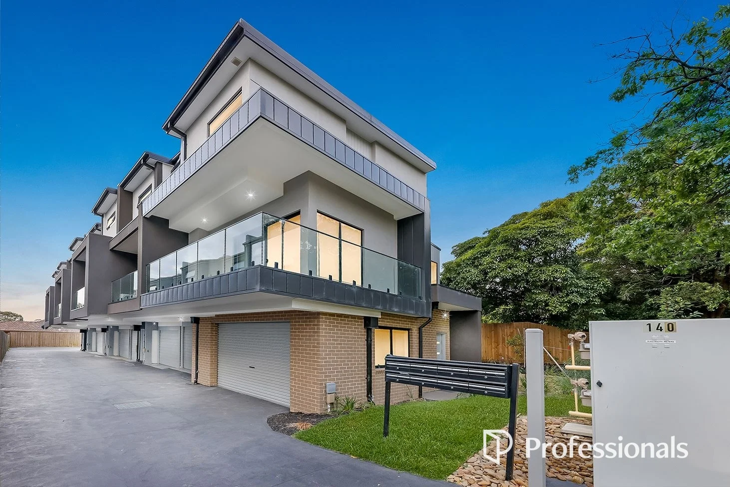 2/140 Thames Street, Box Hill North VIC 3129
